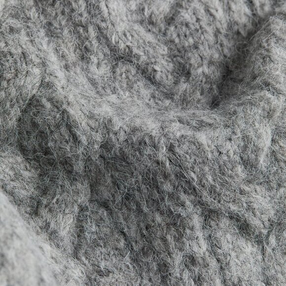 Oversized gray cable-knit sweater - Picture 5 of 5
